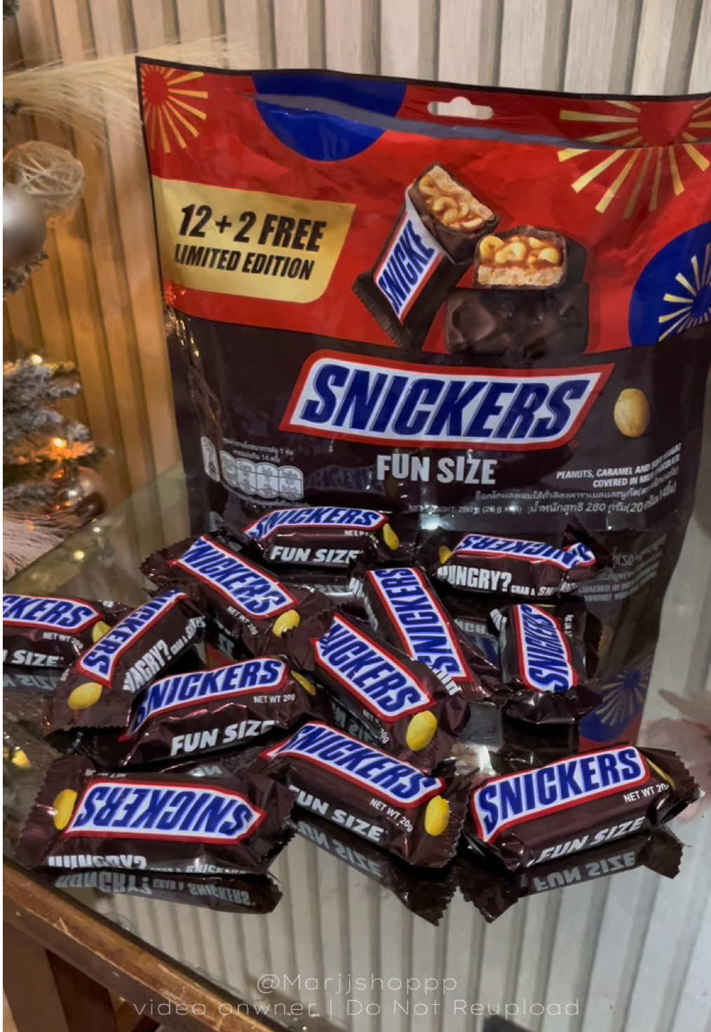 Mas mura dito , snickers chocolate funsize 😋 #snickers #chocolate #chocolatelover #snickersbar #snickersfunsize 