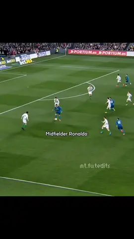 When Ronaldo becomes a midfielder☠️ #fyp #footballtiktok #cr7 #cristianoronaldo #futbol 