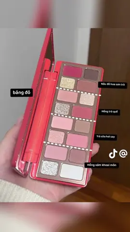 𝐁𝐚̉𝐧𝐠 𝐌𝐚̆́𝐭 𝐐𝐢𝐚𝐧𝐲𝐚𝐧 𝐂𝐡𝐞𝐞𝐫𝐲𝐞𝐩 𝐓𝐫𝐮𝐞 𝟏𝟔 𝐎̂ Bảng hot đang được lòng Makeup Air  Bảng màu đa năng với 16 sắc thái từ trung tính đến nổi bật. Chất phấn mịn lì, dễ tán, bền màu giúp bạn dễ dàng sáng tạo mọi phong cách trang điểm mắt từ hàng ngày đến tiệc đêm.  ✨Tạo ra nhiều diện mạo, từ tự nhiên hàng ngày đến ấn tượng và sôi động. ✨Phấn mắt thường có sự kết hợp của lớp hoàn thiện mờ, lung linh và đôi khi là satin.  ✨Sắc thái mờ thường mịn và có thể pha trộn, lý tưởng cho các màu nhăn và cơ bản.  ✨Cung cấp một lớp hoàn thiện sáng, hoàn hảo để làm nổi bật và tăng thêm kích thước cho đôi mắt.#cheeryep #xuhuong #bangmat #makeuptutorial #quanhedoitactraphi💞 