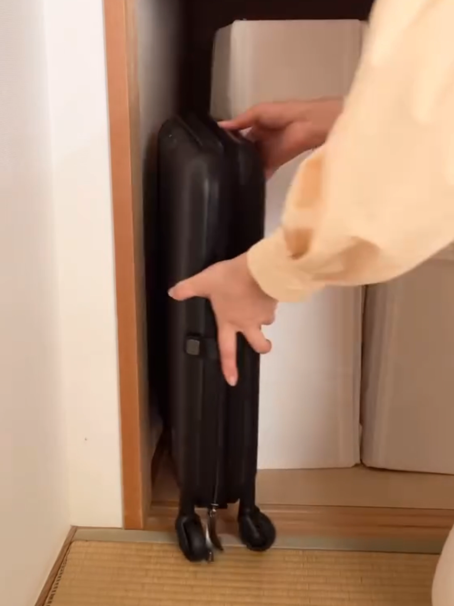 #jollyingpebble makes every holiday journey feel effortless. #packwithme #smallspaceliving #holidaypacking #giftguide #japantravel