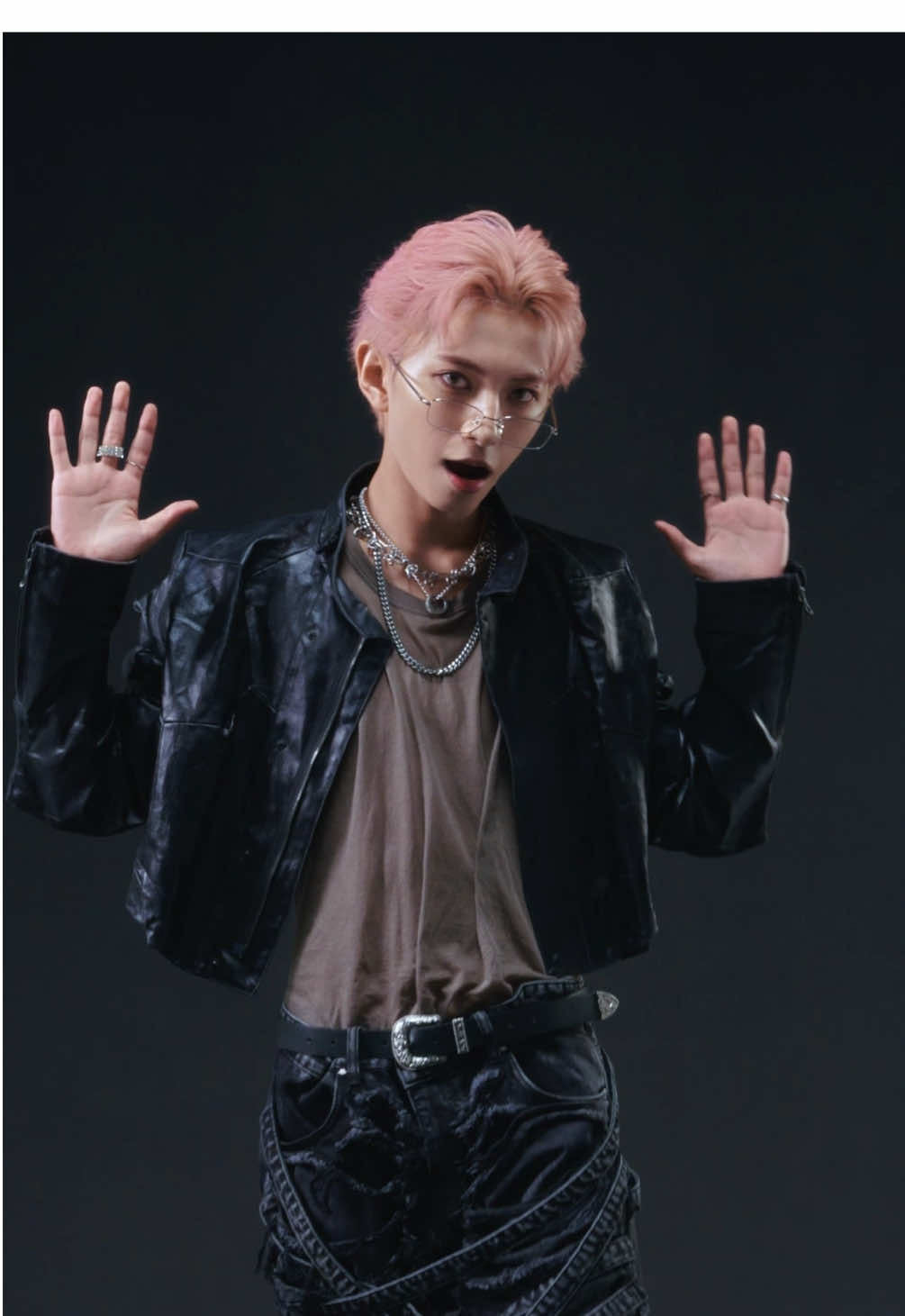 ピンク髪にリムレスメガネ似合ってる？ 7thシングル「Da-Da-Da」 リリースまであと2日！！🐦‍⬛ #ICEx #ICEx_DaDaDa #竹野世梛 @竹野世梛  #fyp