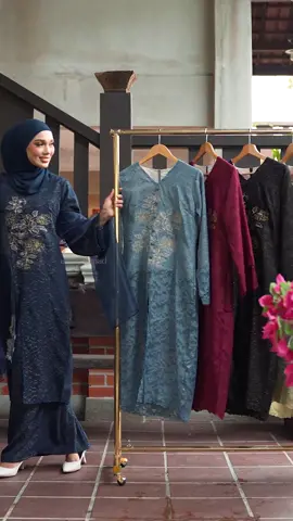 We proudly present to you our CASARUBIAH COLLECTION hadir dengan material super comfy dan design terbaru yang lebih elegant dari sebelum ni! Ramai dah tunggu, dan kali ni dia muncul semula dengan limited pcs sahaja.  . Tolong beri laluan untuk koleksi penuh aura ni… sebab bila drop je, confirm laju habis. Siapa yang excited dan nak jadi antara terawal grab, komen laju-laju kat bawah sekarang! 💖🔥 . #fyp #casarubiah #asikinahmadraya2026 #preraya #raya2026 