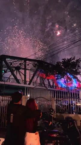 รักนะ ิิ #ดูพลุสะพานพุทธ #ดูพลุ 