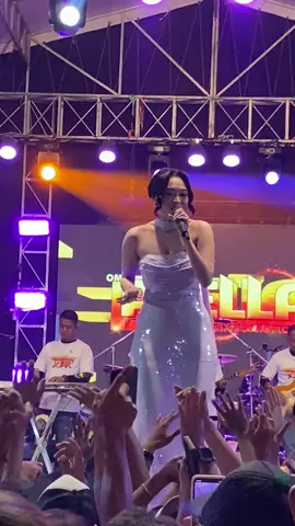 Mbak diva😂@Difarina #fouryoupage #omadella #dangdutkoplo #adellamusic #fyp 