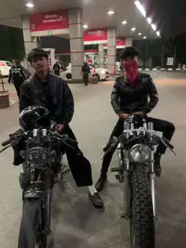 aku rindu bi eem @Sbas #cafèracer #bratcafe #motorcycles #costum #fyyyyyyyyyyyyyyyy 