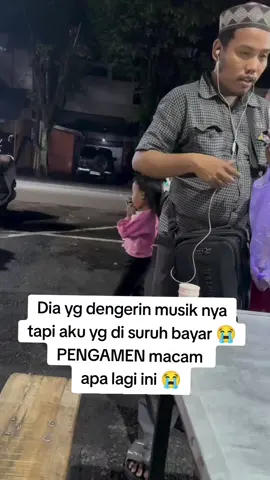 Dia yang enak dengerin musik, tapi aku yang di suruh bayar 😭#ngamen #foryoupage 