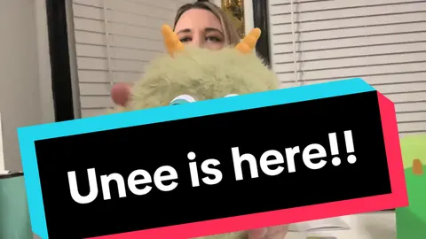 #unee unboxing and first chat! Everyone welcome Unee !!! This thing is so cool! My internet was acting up to the voice was going in and out a little but how cute is this!? @Unee by Mission AI 🤖 #uneeaicompanion #robot #aicompanion #unboxing 