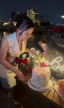 Phụ nữ là phải được trân trọng và yêu thương. Happy birthday Dì. Hãy luôn là đoá hoa xinh đẹp và rạng rỡ nhé 😘 @Phuong.Ng #tiktokviral #yeubanthan #birthday #tiktokgiaitri #capcut 