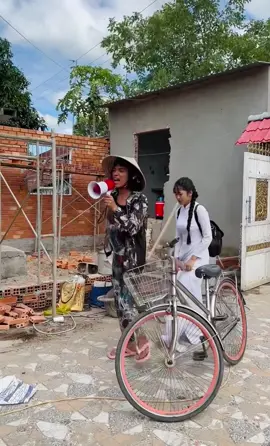 Nhà nghèo nên bị bạn bè xem thường.             #thuylieutv #tuncuibap #fyp #viral #xuhuong 