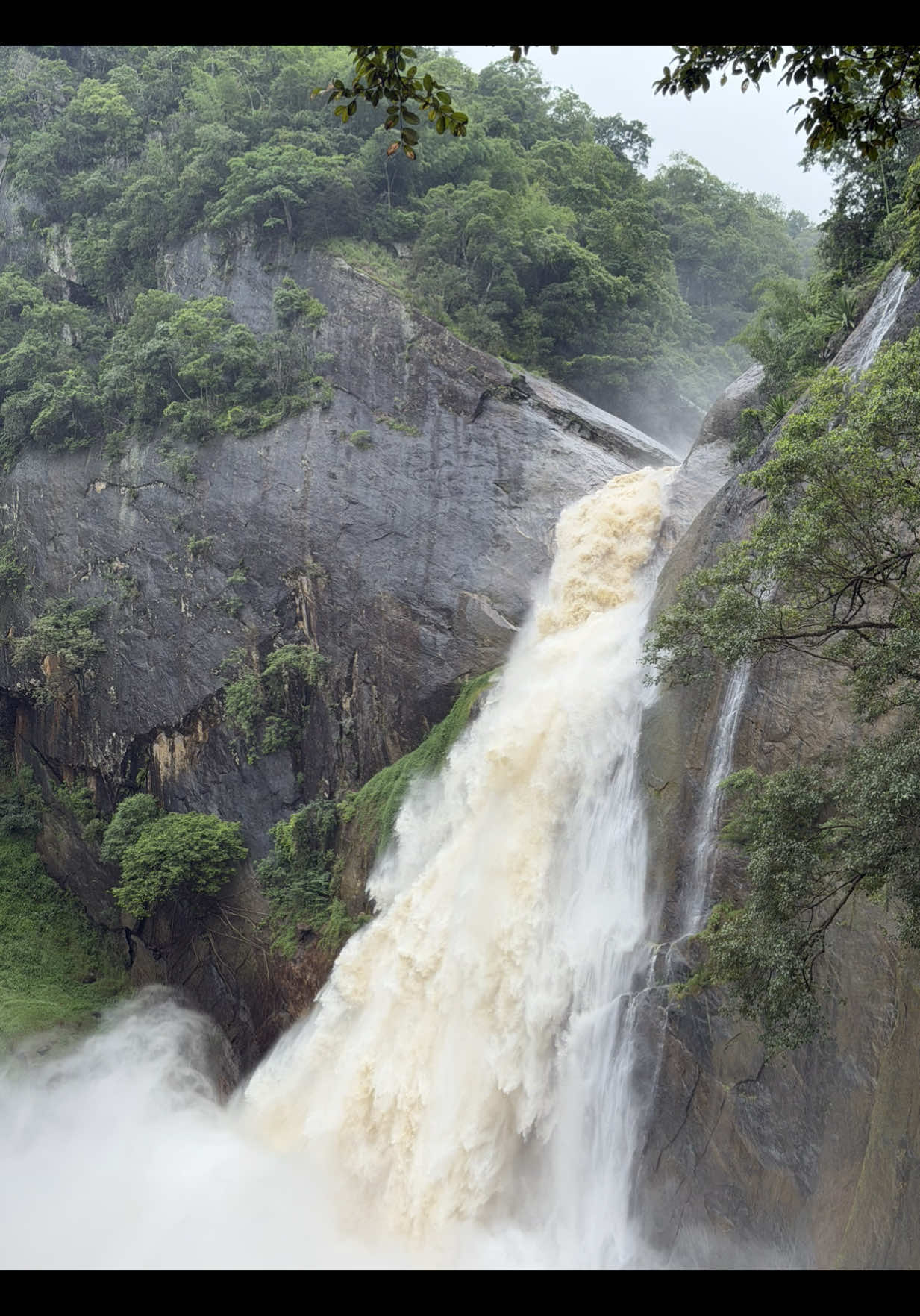 ✨My Beautiful Mother Land 🥰❤️  Sri LANKA 🇱🇰  26.11.2025 #srilankan_tik_tok🇱🇰 #nuwaraeliya #dunhida_falls #gegarylake #victoriadam ❤️🙏