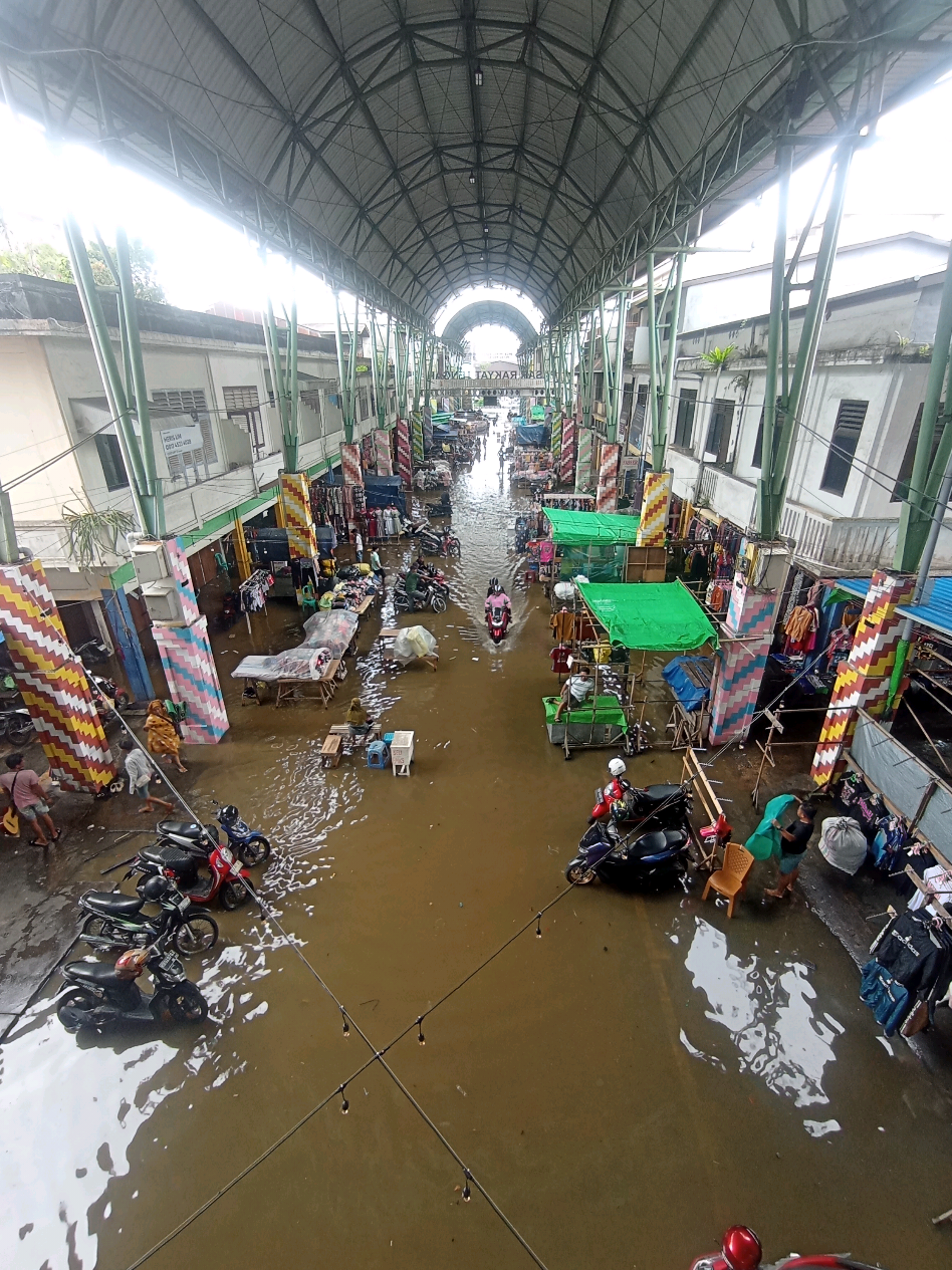 Kondisi pagi ini di Pasar Rakyat Tengah, Pontianak. #fyp #pontianak #pasartengahpontianak #pontianakviral #kalimantanbarat 
