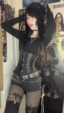 who fw my hat #fyp #foryoupage #foryou #outfitinspo #altfashion 