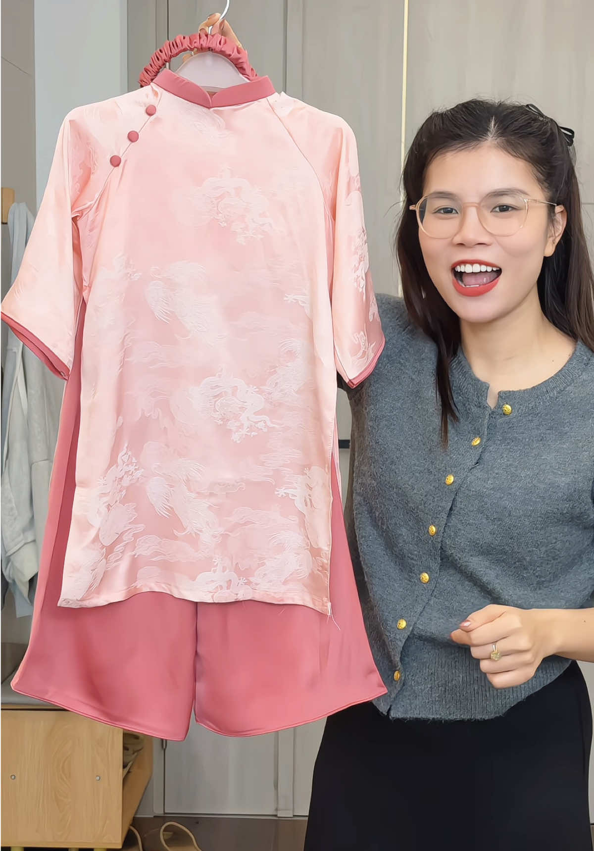 Áo dài lụa tết cho bé gái #xuhuong #lanakids02 #aodaibegai #aodaitet 