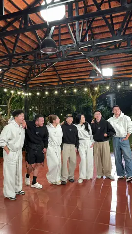 Thần may mắn đã mỉn cười với Ninh Dương:)) hiuhiu. Hàng xóm mới càng đi càng mê ấyyy. Mng có thích #hangxommoi chúng mình khôngggg?