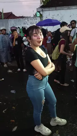 mosok to lagek klas 3 SMP #angellina dancer #idamanne  arek2😁😁😁