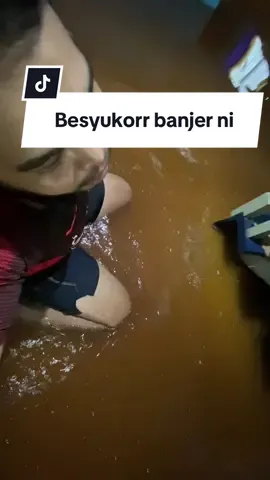 Banyak banyak besyukor jak ya tohapokkk dengan banjir pontianak ni🤙🏻🤧 #pontianak #banjir 