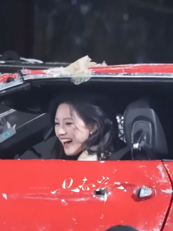 Cayenne thì dữ dội, Bentley thì lạnh lùng… cảnh xe lật đúng là quay cuồng luôn. Dù là cảnh tai nạn nhưng ẻm vẫn rất chuyên nghiệp, lăn mấy vòng liền. Vậy mà ẻm vẫn cười tươi vui vẻ, hqua quay đến 4h sáng nay mới xong. Ẻm cố gắng lắm lun, mong mọi thứ tốt đẹp luôn đến với ẻm🥹💗 #ngaothuybang_thamvukhiet #batnhichithan #myqueenmyrules #ngaoduvutru #aoruipeng_shenyujie 