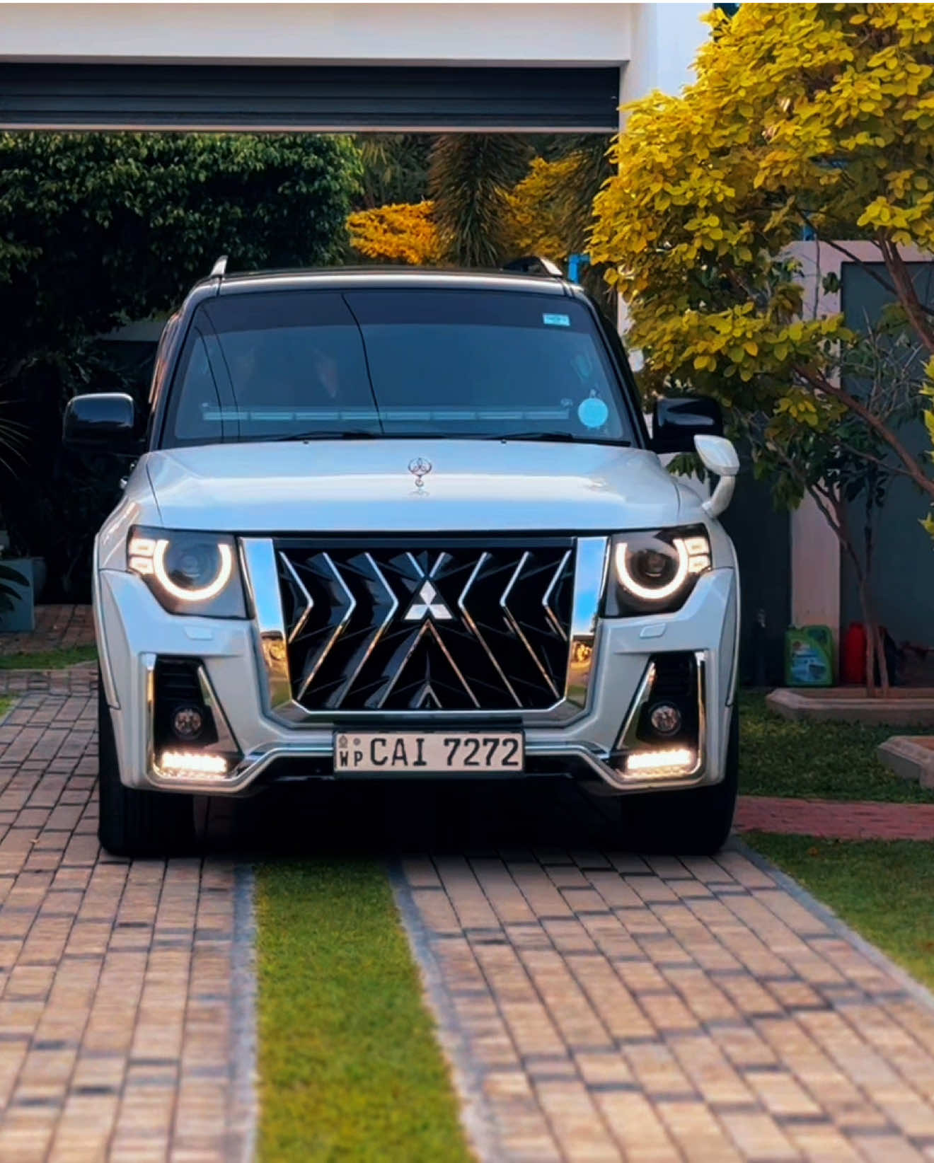 ඔබ එන්න කඳුලැල් නිවා🤍! #pajero #lucifer #montero 