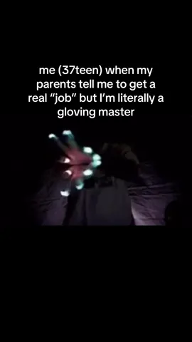 They crazy ngl🤣🤞#sirrevolver #glove #fyp #job 