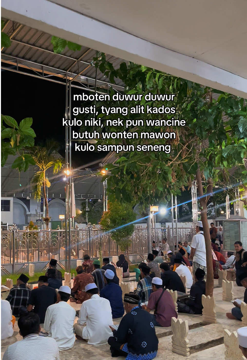 saestu ….                                            #sunanampel #ziarah #creatorsearchinsight #wisatareligi #sunanampelsurabaya 