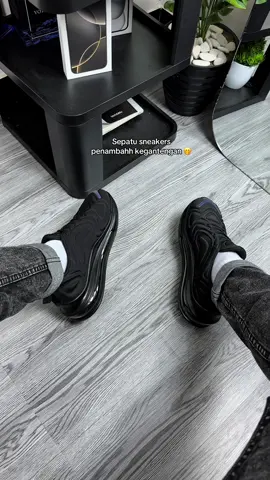 Sepatu sneakers hitam cowok kekinian bangett #promomakanharian #sepatusneakers #sepatucasual #sepatucowok 