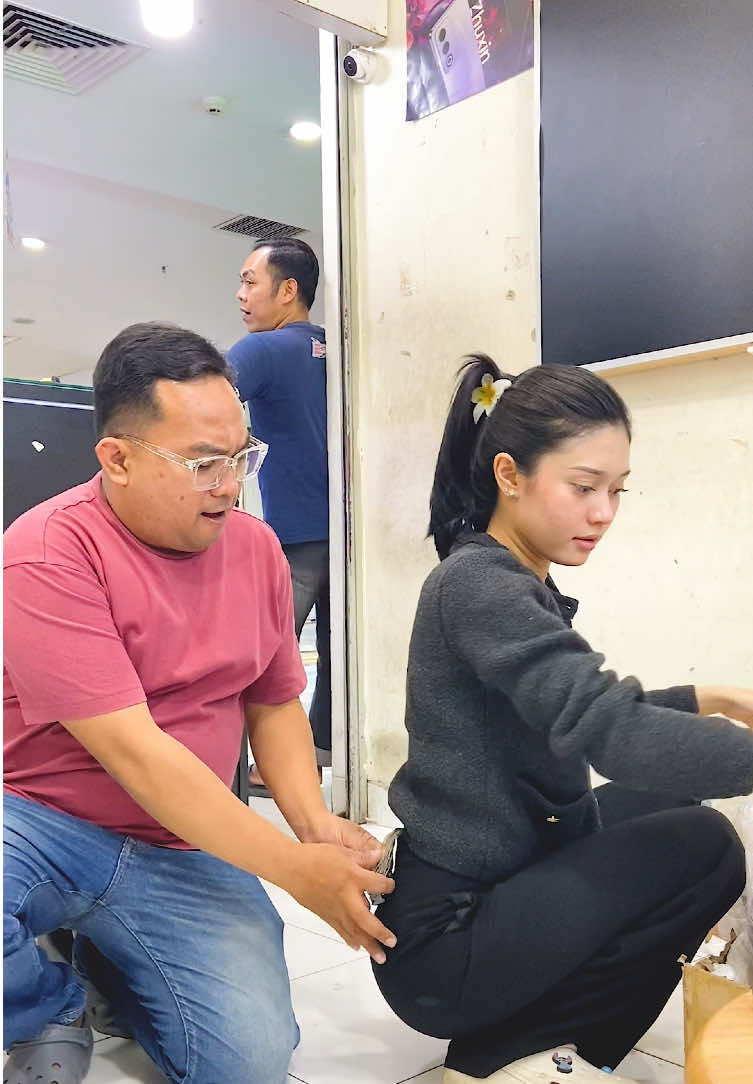 Kok bisa sih ? #meyshairaa #tetehbowlehhh #tetehboleh #mobilephoneshop 