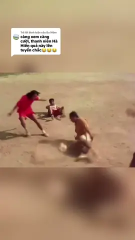 Trả lời @Ba Móm Không lẫn vào đâu được, thanh niên từng đá chung đội với Tinh gia đây mà 😂😂😂 #bóngđá #tiktok #funnyvideos 