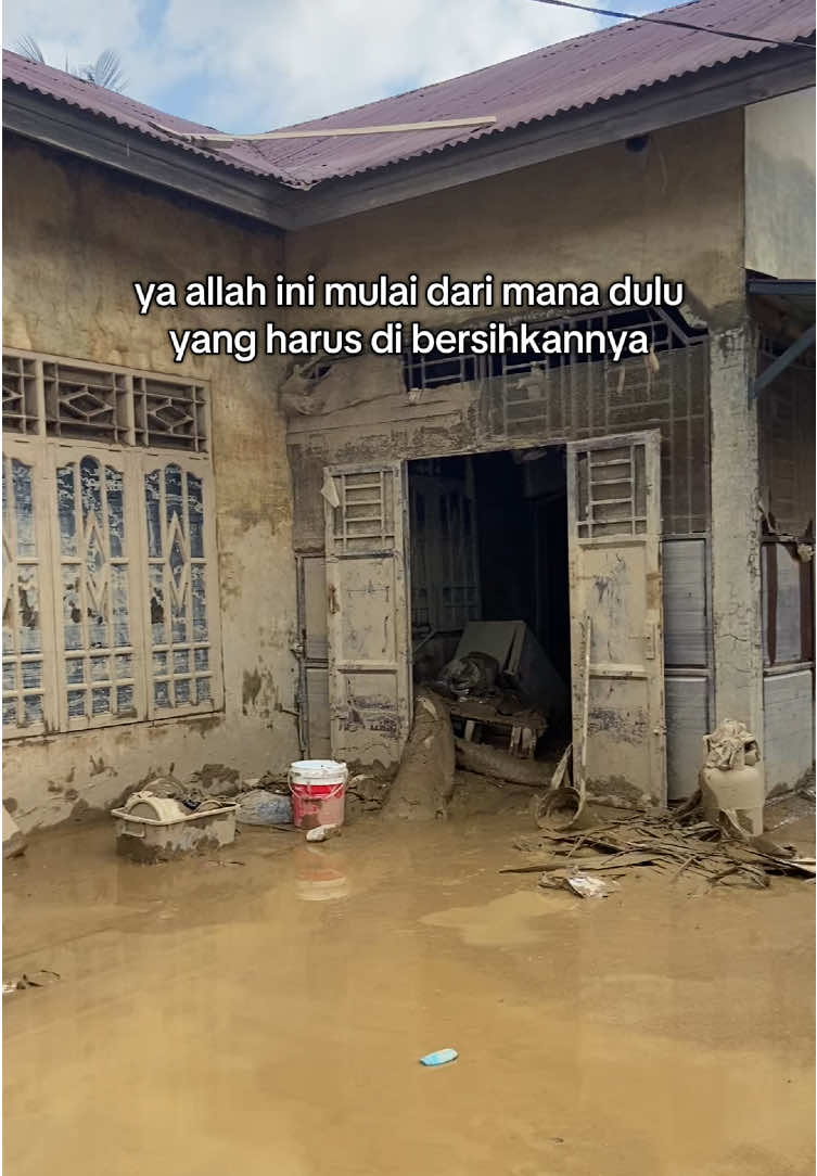 yg di atas pada bejatohan, yg di bawah pada tebalek balek🥹😭 #banjirbandang #bajir2025 #banjiracehtamiang #fyp #fouryoupage 