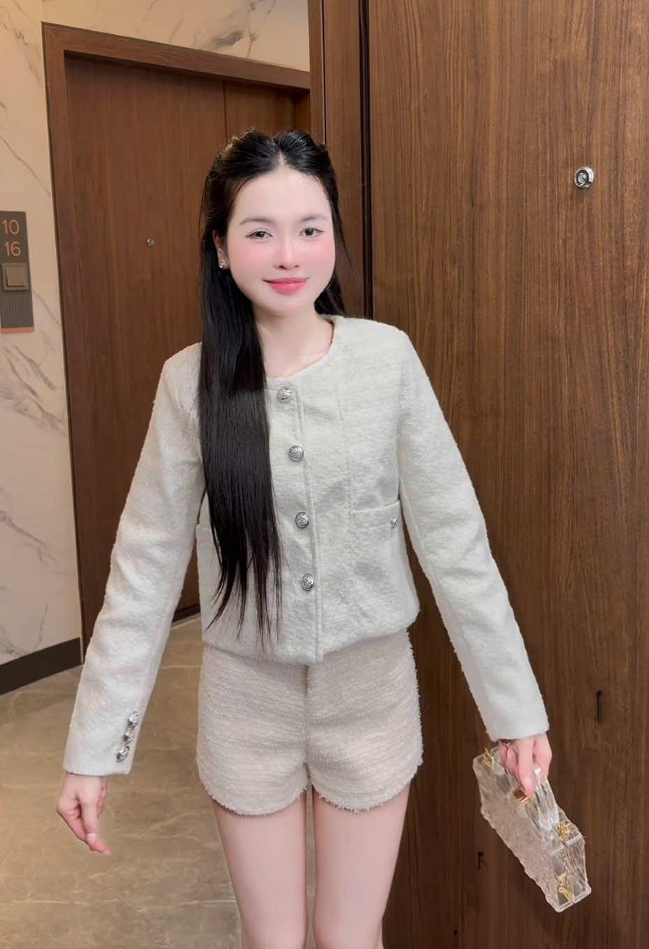 Áo dạ mặc được hai kiểu siêu xinh sang