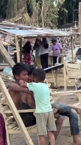 Tersisa hanya langit, dan harapan yang pelan-pelan belajar berdiri lagi.#acehberduka #acehviral #banjir #aceh #acehsumatra 🥹