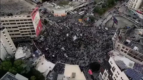الحمدلله الذي احيانا الى هذا اليوم وراينا النظام السوري الخبيث  واذنابه في سوريا وفي لبنان من النصيريه وحزب الشيطان تحت الاقدام الحمدلله الذي كتب لنا هذا النصر المبين  فالتكبري الله والتهللي يا طرابلسه الحبيبه فلقد كان لك من ظلم النظام السوري الخبيث اوجاعٌ واوجاع  😞