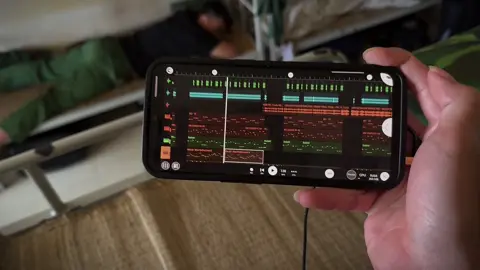 Hẹn Hò Nhưng Không Yêu Ver2 - Tuấn Smile Remix #xuhuong #nhachaymoingay #henhonhungkhongyeu #tuansmileremix #fyp 