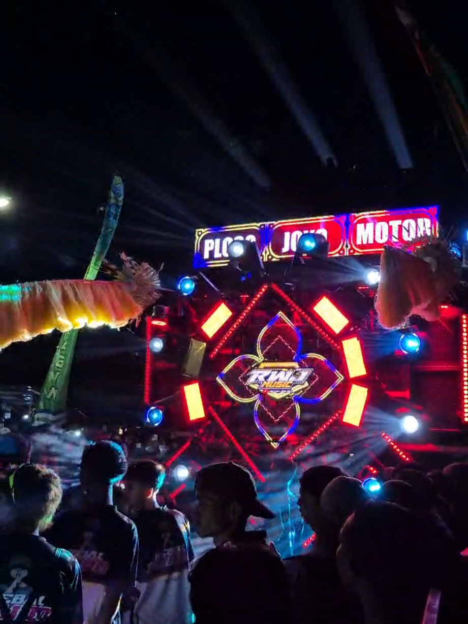 @rwj.x.samson tiba di garis finish  karnaval rejoagung ploso jombang #karnavalrejoagungplosojombang #karnavalsoundsystem #soundsystemjawatimur #horegjawatimur #fyp 