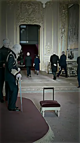 Sir David Robert Joseph Beckham sinh ngày 2 tháng 5 năm 1975) là một cựu cầu thủ bóng đá chuyên nghiệp người Anh từng thi đấu cho các câu lạc bộ Manchester United, Preston North End, Real Madrid, A.C. Milan, Los Angeles Galaxy, Paris Saint-Germain và đội tuyển quốc gia Anh ở vị trí tiền vệ. Anh đã có được trận đấu thứ 100 với đội tuyển Anh trong trận đấu với Pháp vào tháng 3 năm 2008. Anh là một trong những cầu thủ sút phạt xuất sắc nhất trong lịch sử bóng đá.#footy #tiktok #tiktokxuhuong #2025 #fyp 