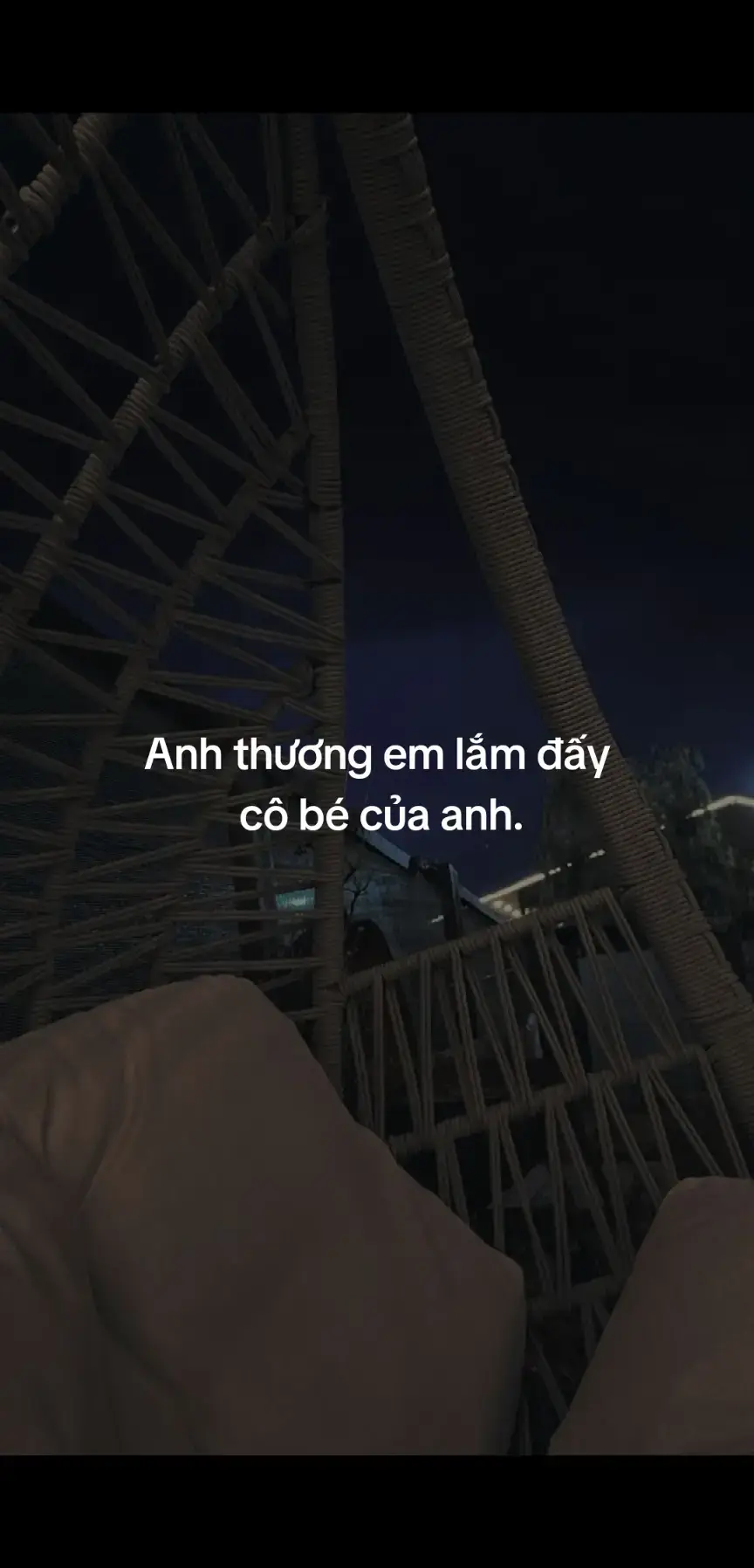 Anh thương em lắm đấy cô bé của anh.