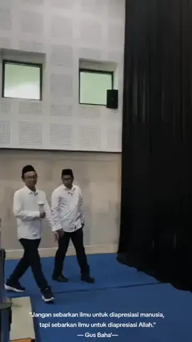 Karena ilmu yang baik adalah ilmu yang sesuai bidangnya.  —Prof. Quraish Shihab— Senin, 8 Desember 2025✨ sc: the video is forwarded #xyzabc #quraishshihab #gusbaha #ngajibareng #fypシ 