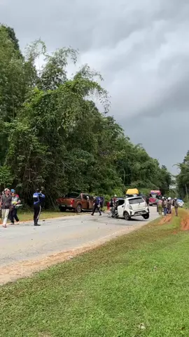 dengar2 axia ni khayal , byok dh keto sblum brlaku ni dio nak tepuh , strt jeli lubok bongor lgi .. 