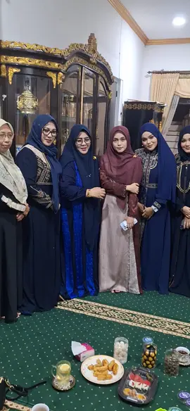 nyai alqodiri with Neng sari Kh Azzaim#alqodiri#sukorejo#dapurpusat #abdidalem #happywedding 