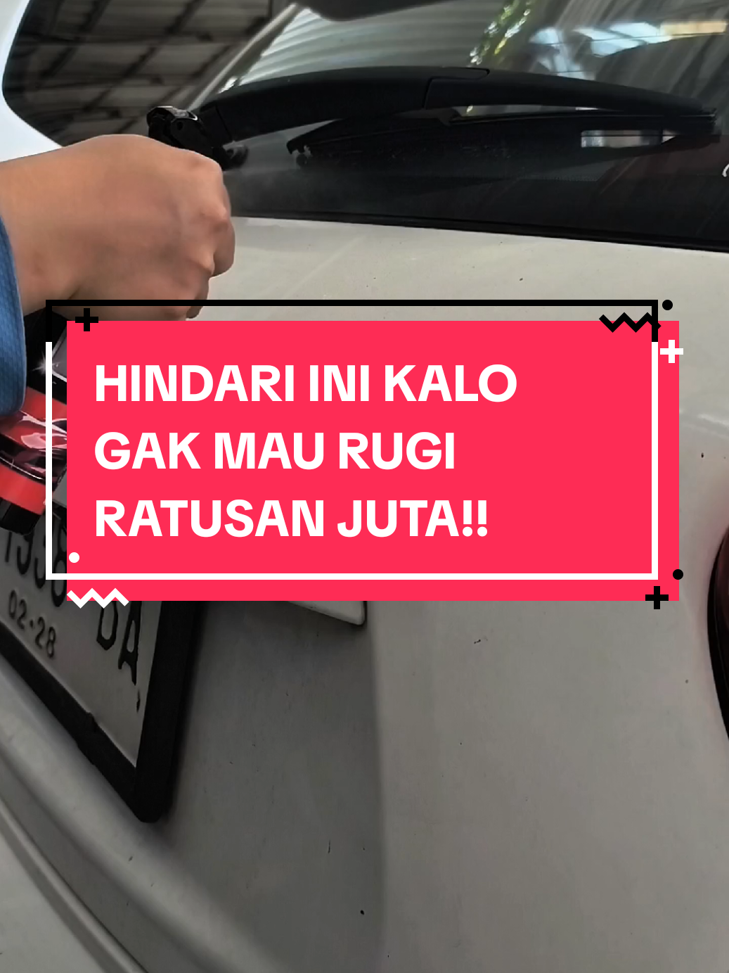 ⬇️⬇️⬇️⬇️⬇️ Banyak pemilik kendaraan nggak sadar kalau mereka bikin cat cepat rusak. Ini kesalahan yang harus kamu hindari :  1. Nggak pernah kasih proteksi cat. Langsung kena panas, hujan, debu, cepat kusam & rawan jamur 2. Sering cuci tanpa perlindungan tambahan. Semakin sering dicuci tabpa coating, demakin cepat clear coat menipis 3. Lap kering saat debu numpuk. Debu gesek cat bikin baret halus muncul terus  4. Nggak bersihin noda air setelah hujan. Water spot makin dalam kalau dibiarkan Makanta lap dan semprot Instan Coating dari Solusi Autocare seminggu sekali 😍 Biar car lebih licin, glossy, anti-air dan jauh lebih awet Cuma Rp24.999 bisa hemat ratusan juta 💸✨