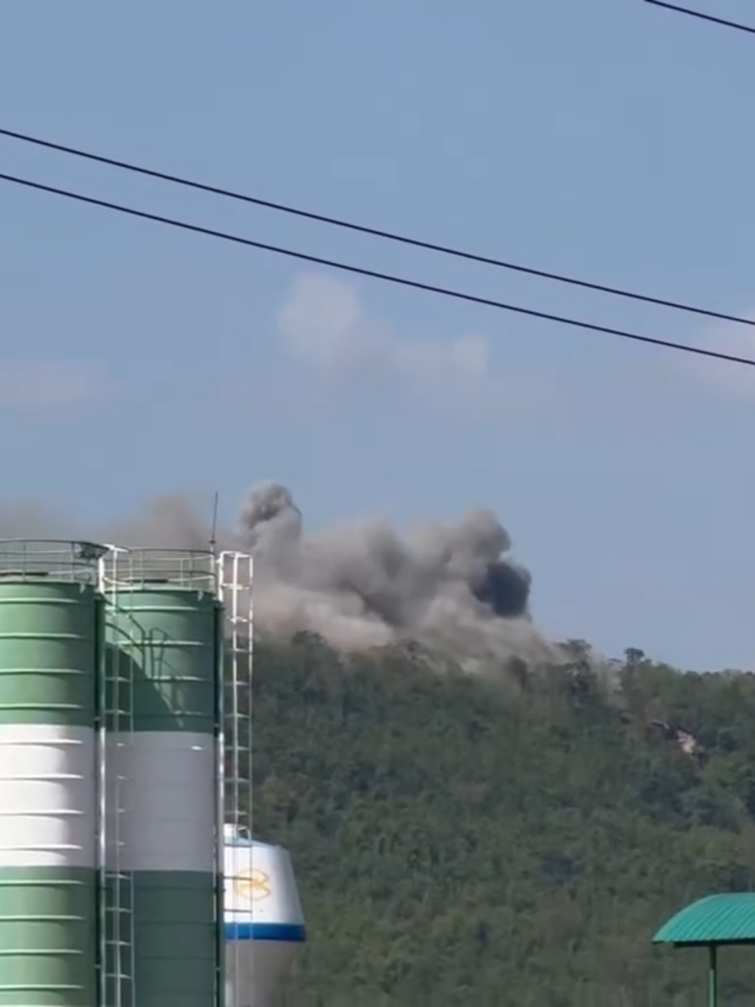 ด่วน!!! ที่สุด F-16 ของไทยเปิดฉากทิ้งไข่ใส่ฐานทหารเขมรในพื้นที่แนวหน้า !!