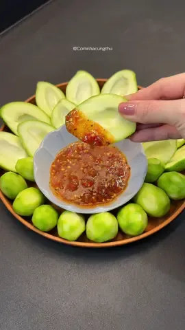 Nay ăn xoài chua với tui nhen mí bà 😊 #ancungtiktok  #comnhacungthu  #xh  #xoaichua  #creatorsearchinsight 