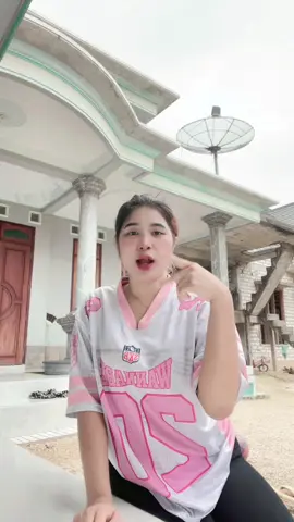 Eh ada nenek🤣🙈