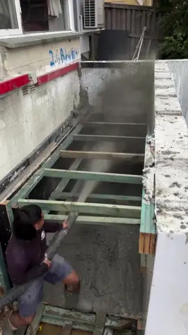 Construction failed 🤣🤣🤣 #construction #fail #funny #funnyvideos #fyp #foryou #tiktok 