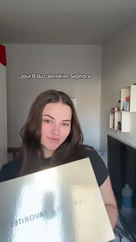 Pour ce huitième jour, j’ai eu le gloss de chez @Fenty Beauty. La couleur est magnifique ! À demain pour la case numéro neuf. @SEPHORA  #calendrierdelavent #sephora #beauty #makeup 