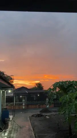 Sunset tak seindah janjimu dulu. #kotamalang #kedungkandang #sunsetvibes 
