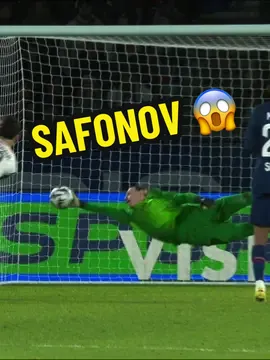 What a save by Safonov 🤯 #sportstiktok #Ligue1McDonalds #psg #safonov #paris @psg 