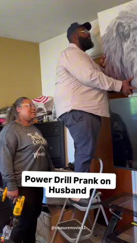 Pretended my finger’s a drill… his reaction = PRICELESS 😂😹😹#funny #scareprank #prank #scare #foryou #tiktok #fyp