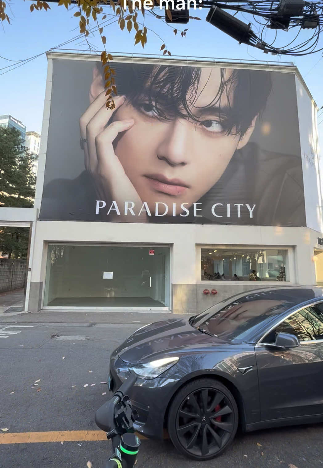 There’s a man who keeps on following us here in South Korea‼️ #btsarmy #btsv #kimtaehyung #taehyung #bangtansonyeodan 