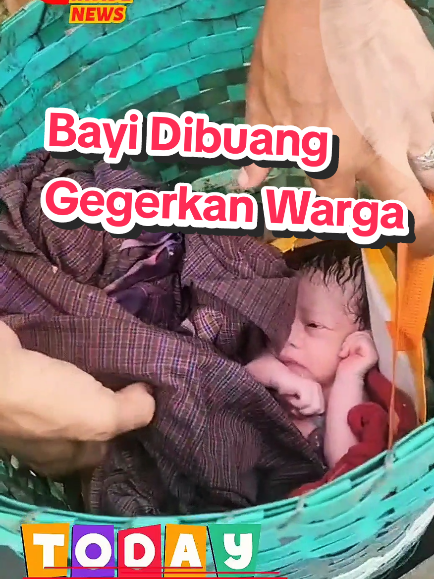Sore ini unasana tenang sebuah pemukiman mendadak berubah menjadi lautan kepanikan. Seorang warga yang hendak membuang sampah dibuat tertegun ketika mendapati sebuah kantong plastik yang bergerak pelan.  Saat dibuka, terkuak pemandangan yang membuat bulu kuduk berdiri—seorang bayi mungil, masih merah, ditinggalkan begitu saja tanpa selimut, tanpa identitas, tanpa siapa pun yang mengakui kehadirannya. Tangis kecil itu memecah keheningan, seolah menjadi teriakan terakhir meminta pertolongan dari dunia yang baru disinggahinya.  Warga berlarian, sebagian menangis, sebagian mencoba menenangkan, sebagian lainnya marah besar pada perilaku tak manusiawi yang dilakukan oleh pelaku yang hingga kini masih misterius. Lokasi pastinya belum dipastikan, dan pihak berwenang masih melakukan penelusuran untuk mengungkap siapa pelaku yang tega meninggalkan nyawa tak berdosa di tempat sampah. Namun satu hal pasti—hari ini masyarakat diingatkan kembali bahwa empati adalah hal yang paling berharga di tengah dunia yang sering kali keras dan tak peduli. Kasus ini mengingatkan kita bahwa setiap nyawa berhak diselamatkan. Sedikit kepedulian yang lahir dari hati warga berhasil membuat satu jiwa selamat hari ini. Kemanusiaan tidak perlu alasan—cukup hadir saat dibutuhkan. Menurut kamu, apa yang seharusnya dilakukan masyarakat ketika menemukan kasus seperti ini? Dan hukuman apa yang paling pantas untuk pelaku yang tega membuang bayi tak berdosa? jangan lupa, Follow, like dan komentar supaya dapat notife dan tidak ketinggalan update informasi penting, terbaru, tercepat, dan fakta yang tidak dimunculkan di media besar. #BeritaTerkini #SaveTheBaby #KemanusiaanAboveAll
