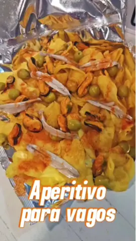 💥El aperitivo perfecto y más fácil del mundo 💥 ➡️INGREDIENTES: Para el aliño: ➖️ 1 cucharadita de pimentón dulce. ➖️ 1 cucharadita de comino. ➖️ 20 ml de vinagre. ➖️ Zúmo de 1/2 limón. ➖️ Una bolsa de patatas. ➖️ Aceitunas. ➖️ Mejillones en escabeche. ➖️ Boquerones en vinagre. #aperitivo #aperitivofacil 